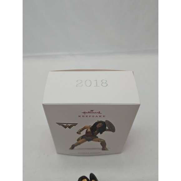 Wonder Woman DC Comics Hallmark Keepsakes Ornament 2018 w/Box - Picture 12 of 15